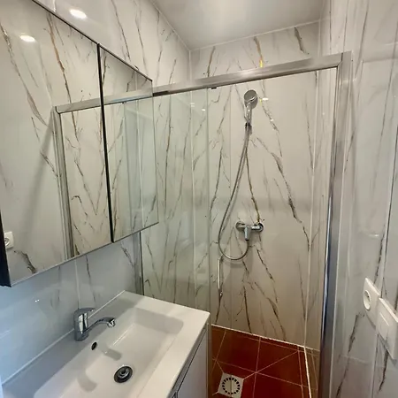Maisonnette Au Calme-proche Métro Appartement